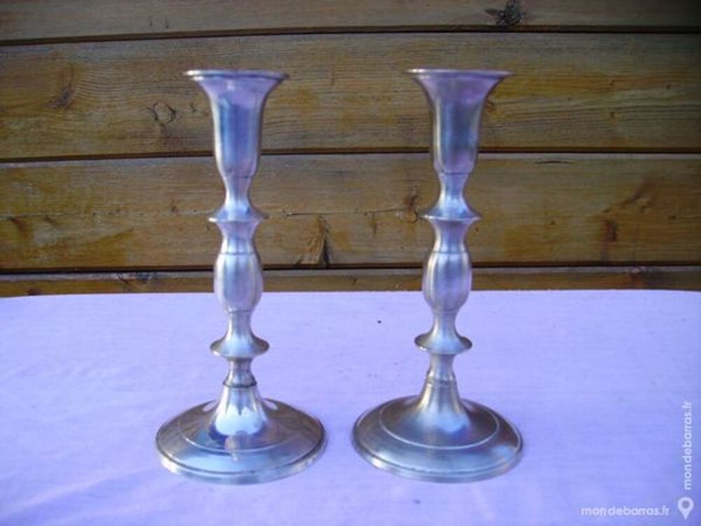 Lot de 2 BOUGEOIRS en m&eacute;tal argent&eacute; Décoration