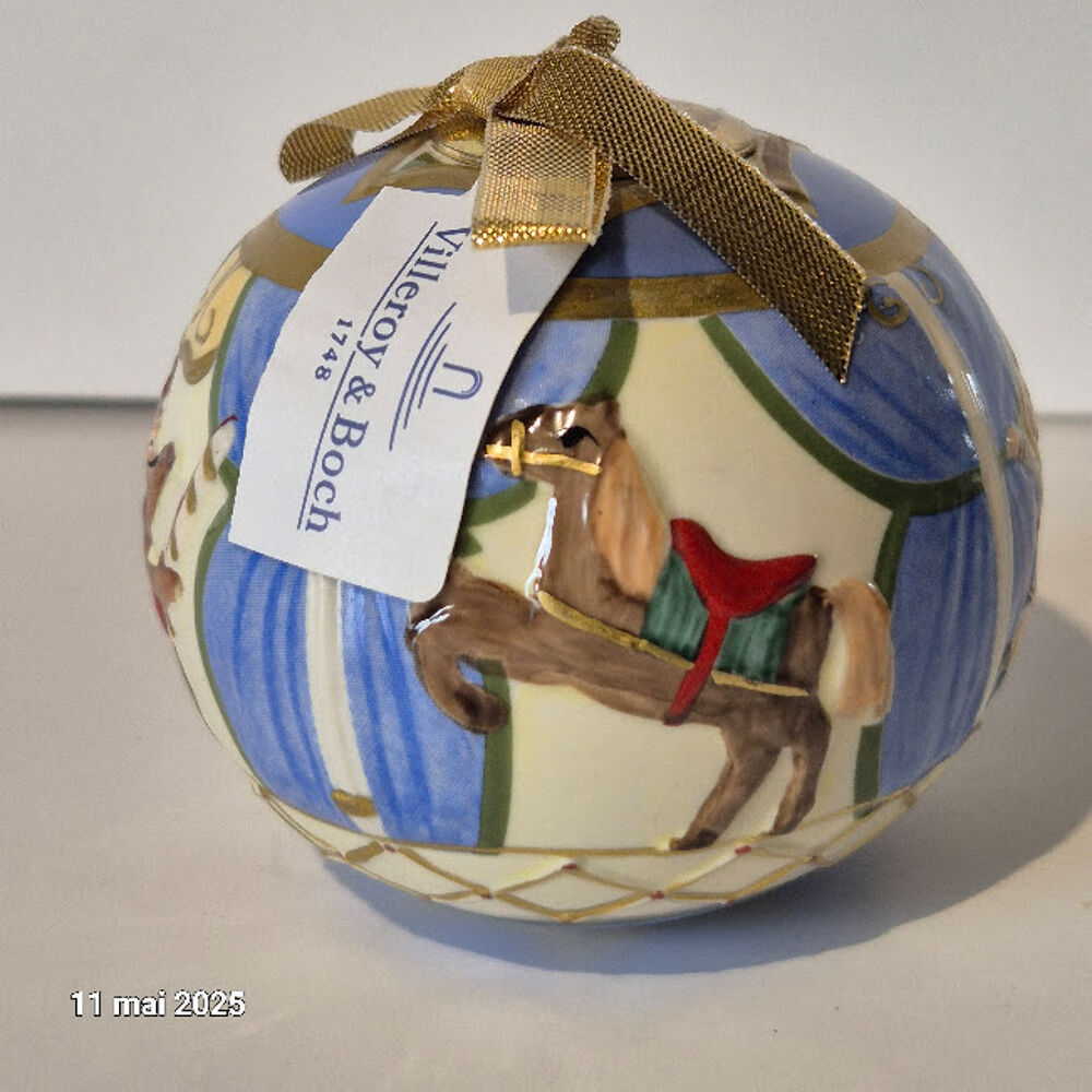 Boule de No&euml;l Villeroy &amp; Boch, dans sa bo&icirc;te. sur le th&egrave;me d Bricolage