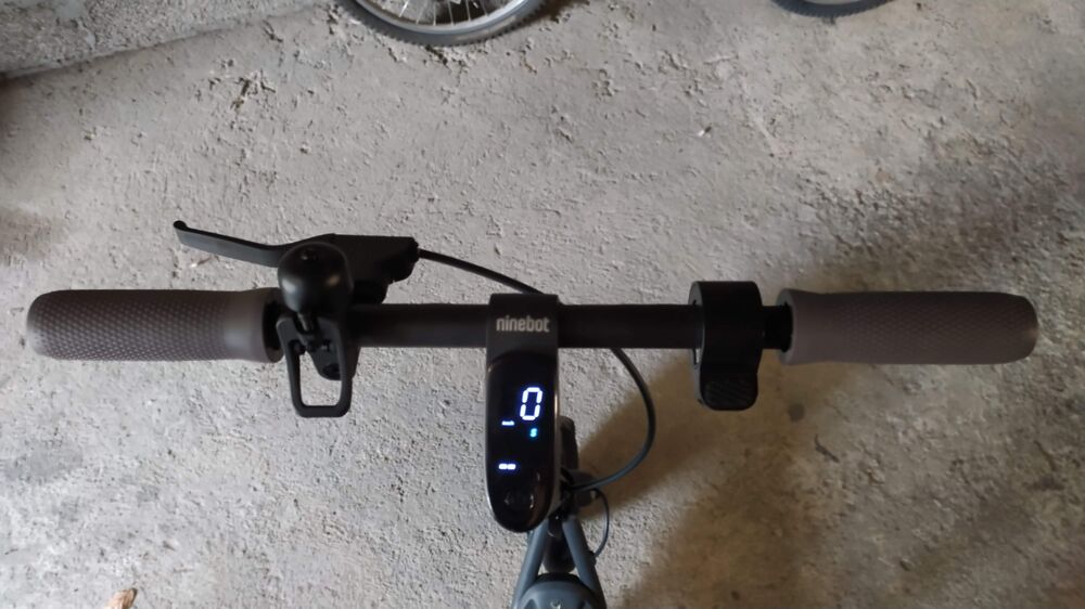 Trottinette &eacute;lectrique Segway Ninebot F25E II - Etat neuf Sports
