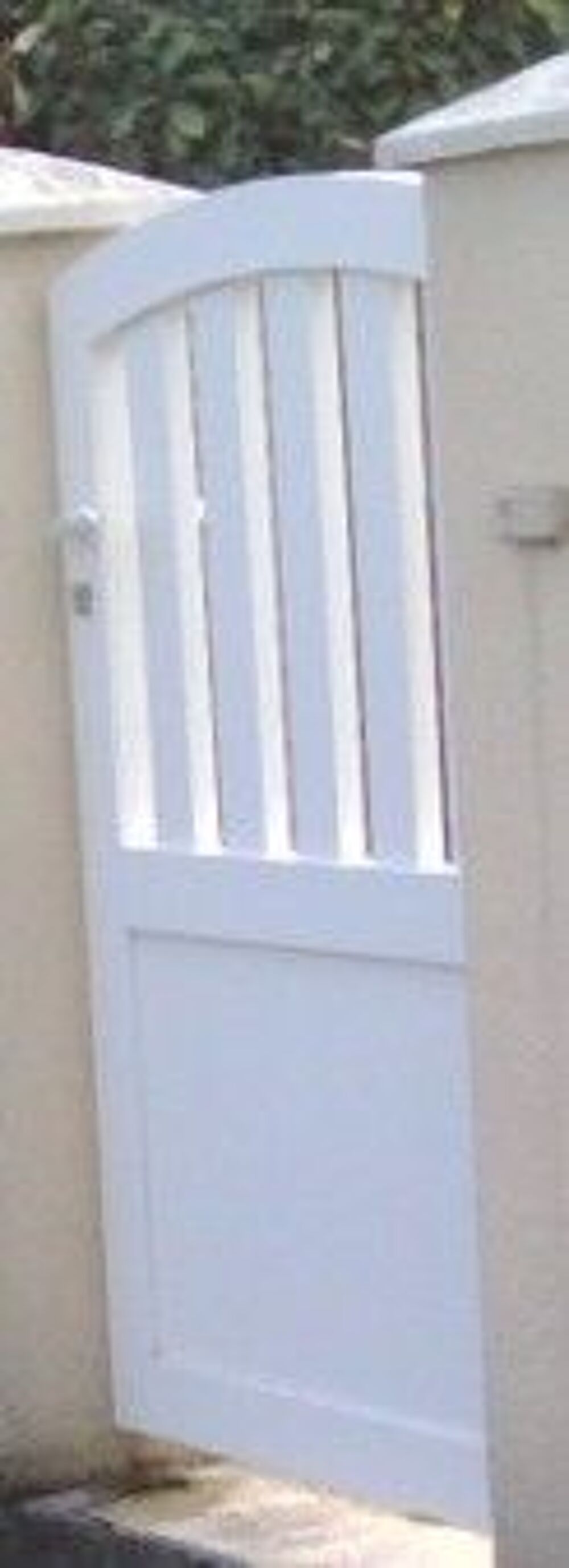 un portail et un portillon de marque Laplace Jardin