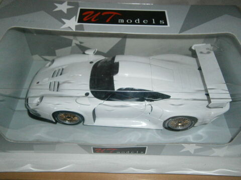 MINIATURE UT 1/18 PORSCHE 911 GTI 1996 50 Grenoble (38)