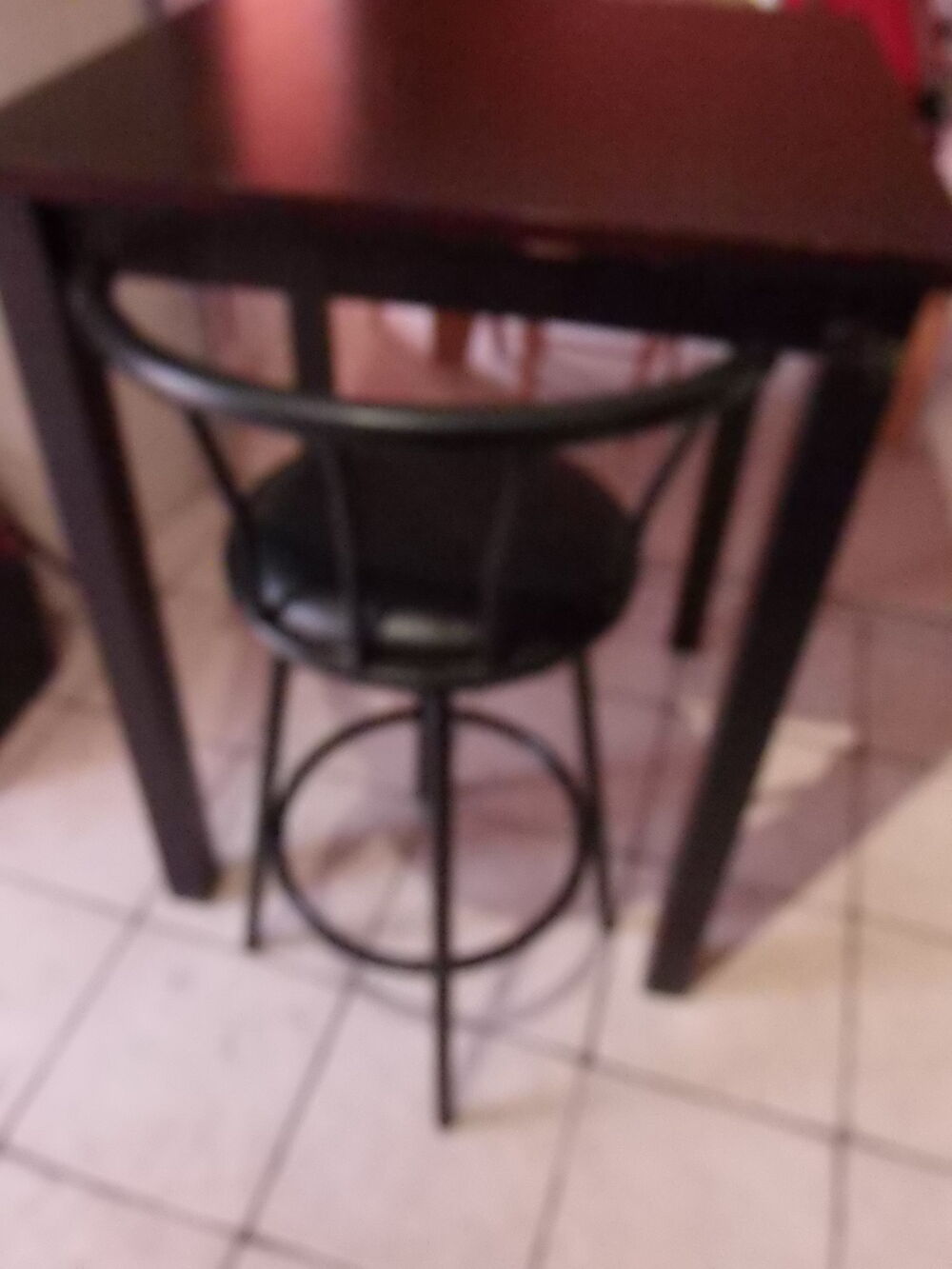 Table haute + tabourets Meubles