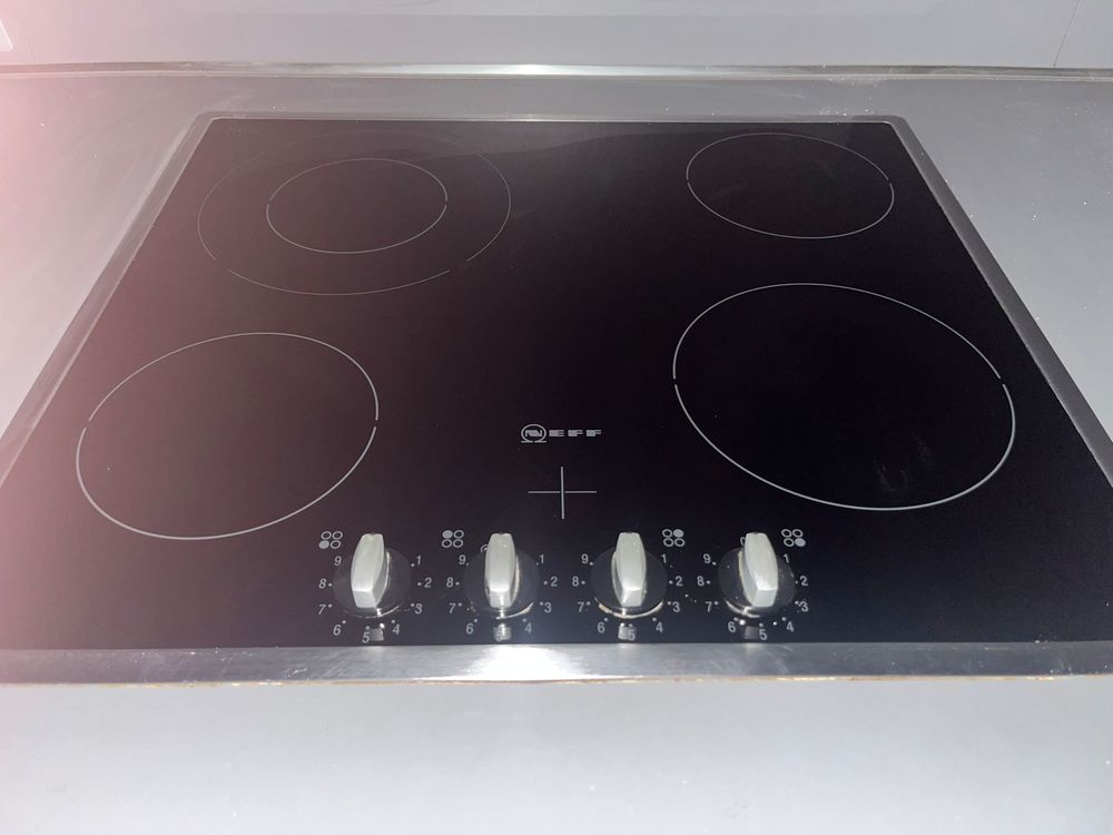 Cuisine haut de gamme ALNO + &eacute;lectrom&eacute;nager NEFF -A d&eacute;monter Meubles