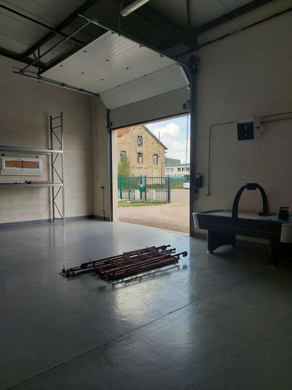 Location Atelier bâtiment de 2012 en structure béton de 160 M2 Golbey