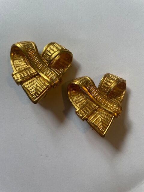 BO Boucles d'Oreilles Coeur cisel� Mus�e ANTIGONA 85 Vigneux-sur-Seine (91)