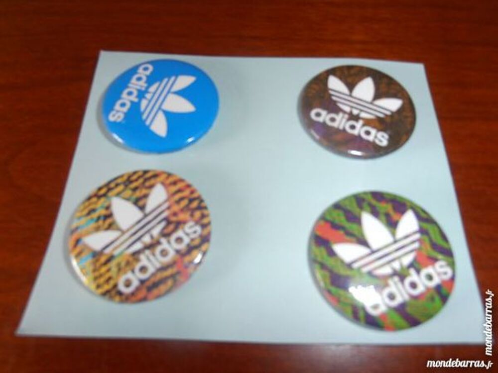 Broches Adidas (28b) Bijoux et montres