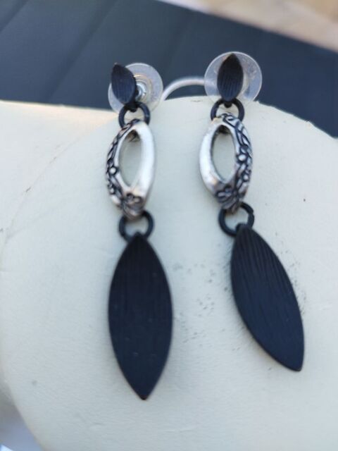 boucles d'oreilles anciennes oreilles percées IKITA /VINTAGE 20 Écuisses (71)