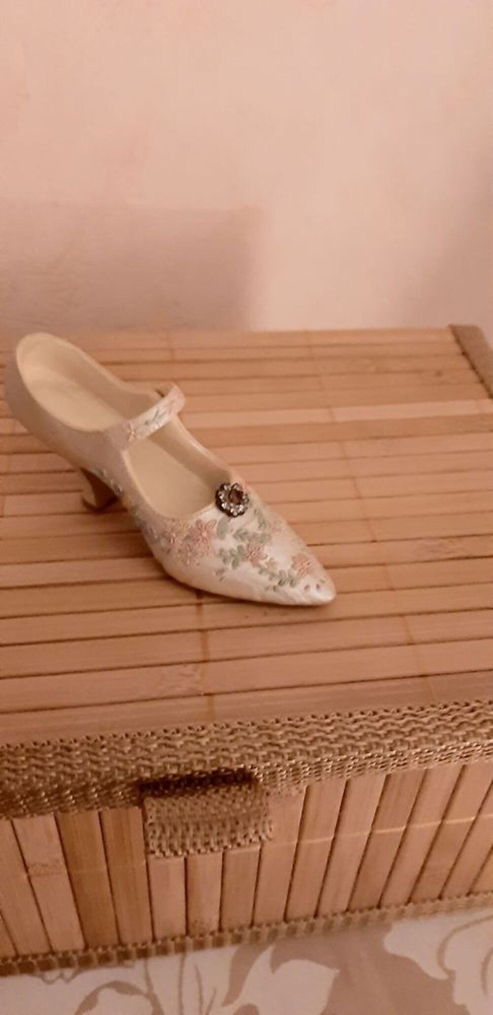 jolie miniature chaussure effet nacr&eacute; long 10 cm TBE Dcoration