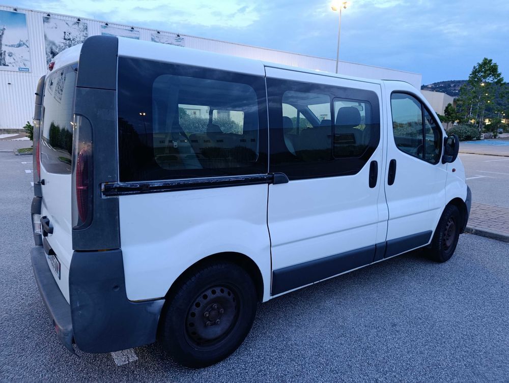 Trafic 2.0 D Confort (9pl) 2001 occasion 20000 Ajaccio