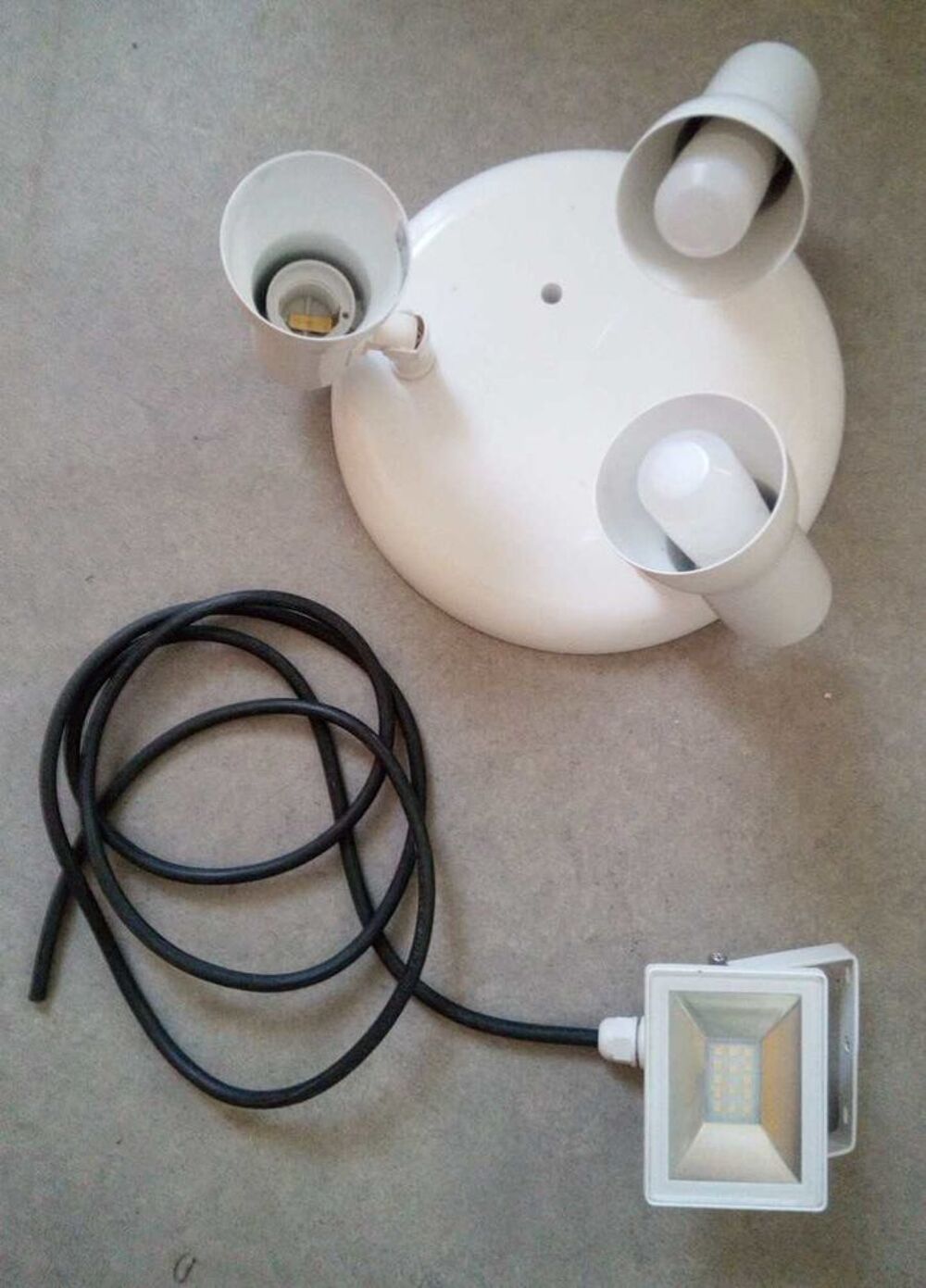 C&acirc;bles &eacute;lectriques divers et autres. Possibilit&eacute; de s&eacute;par&eacute; Sur Amiens nord - Rivery. Disponible... 0780351037. Faire offre. Bricolage