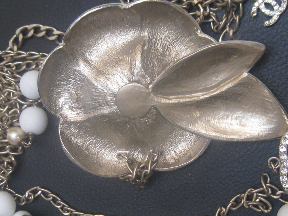 CHENE COCO CHANEL EN BON ETAT Bijoux et montres