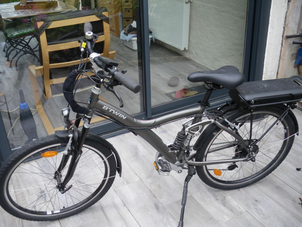 VELO ELECTRIQUE VTC B TWIN Vélos