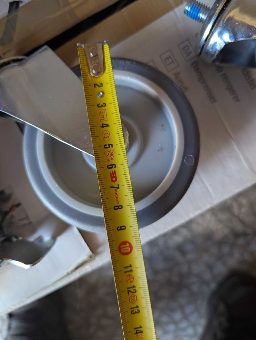 Roue pivotante &agrave; tige filet&eacute;e Bricolage