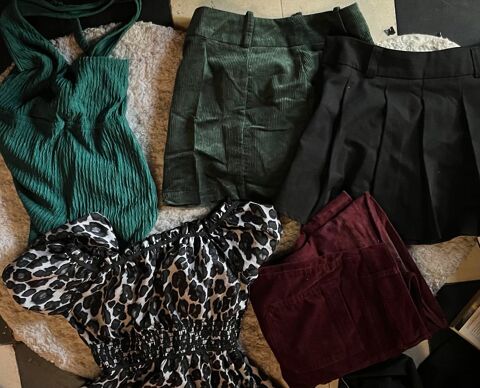 Lot 40 pi�ces de v�tements quasi neuf Poitiers (86)