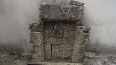 Fontaine murale en pierres de Tuf 800 Boisset-et-Gaujac (30)