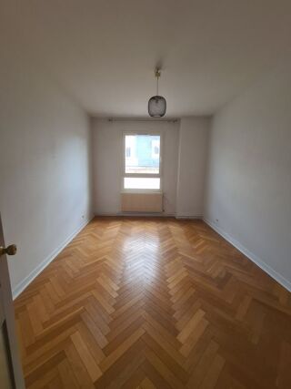  Appartement à louer 4 pièces 97 m²