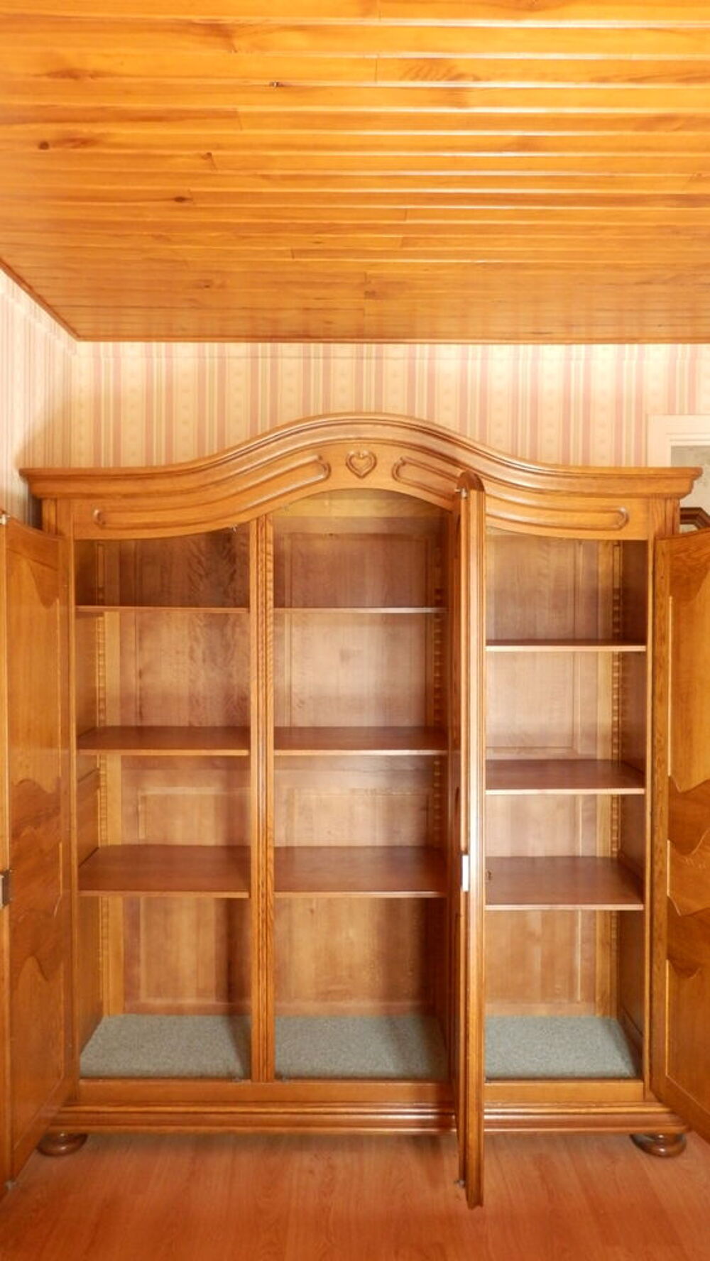 ARMOIRE EN CHENE MASSIF Meubles