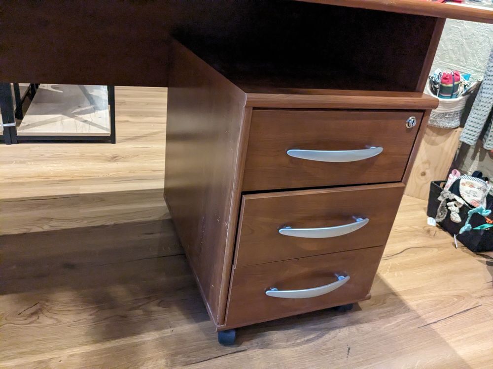 Tr&egrave;s+grand+bureau+en+angle Meubles