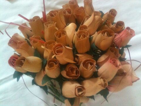 Bouquet de roses en boutons artificielles en bois
30 Rouen (76)