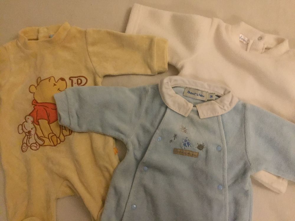 2 pyjamas, un pull Boutchou 1 mois 5€ Puériculture
