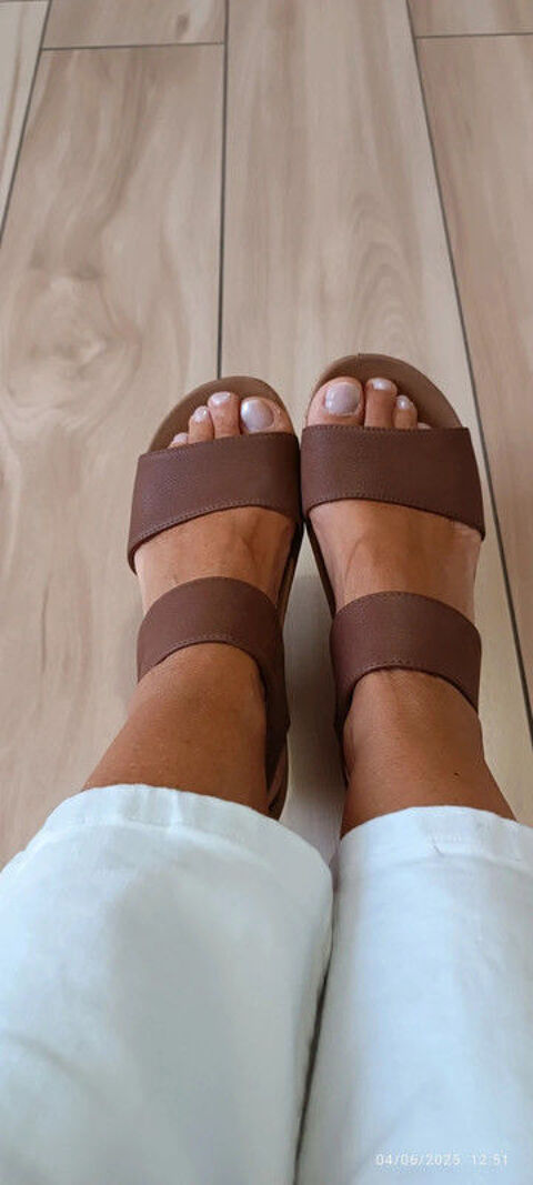 Sandales Skechers jamais portes Lyon 5 (69)