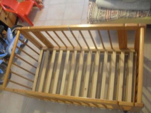 Lit � barreaux en pin 75 Toulon (83)