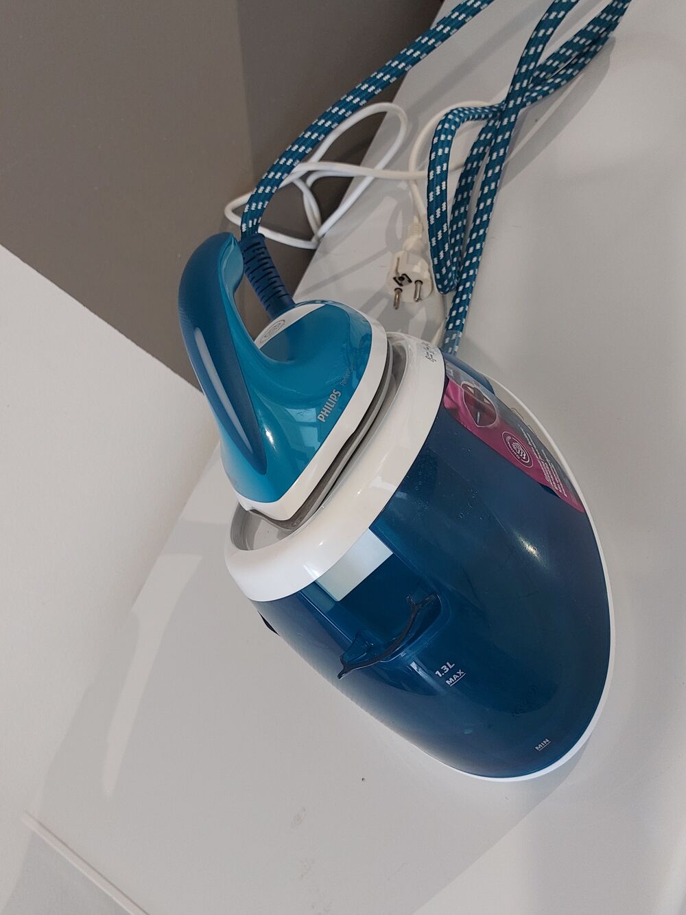 CENTRALE VAPEUR COMPACTE PHILIPS DEFROISSEUR DE VETEMENTS Electromnager