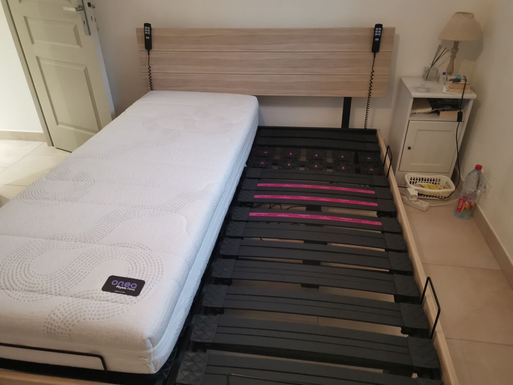 Lit &eacute;lectrique t&ecirc;te et pieds r&eacute;glables Meubles