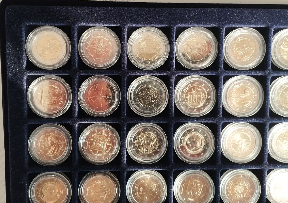 Lot 40 pi&egrave;ces de 2 euros comm&eacute;moratives 