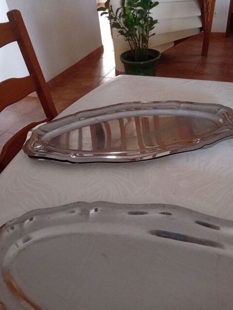 7 PLATS EN INOX A 8� pi�ce grands plats  8 St Mitre (13)