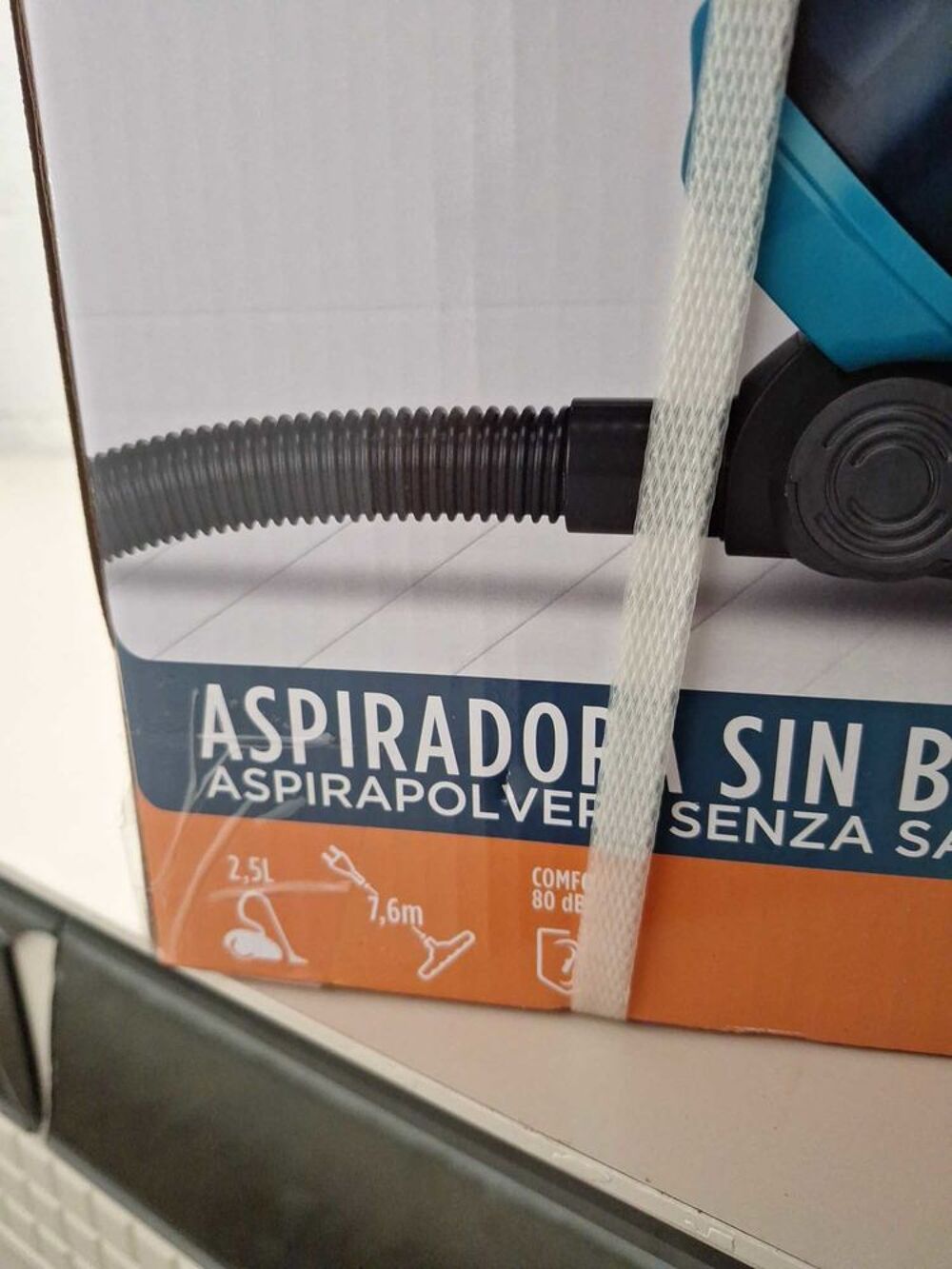 Aspirateur neuf 2.4L Electroménager