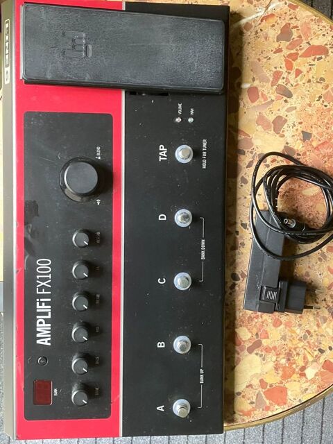 P�dalier guitare Line6 AMPLIFI FX100 90 Charenton-le-Pont (94)