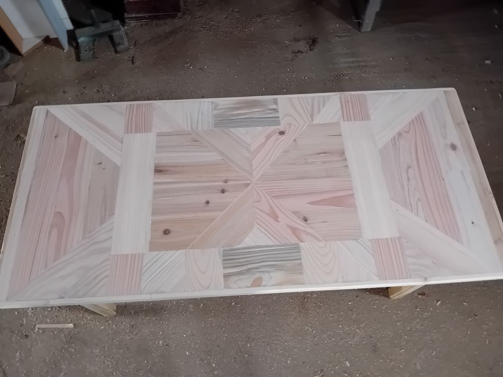 table de salon, tr&egrave;s originale Meubles