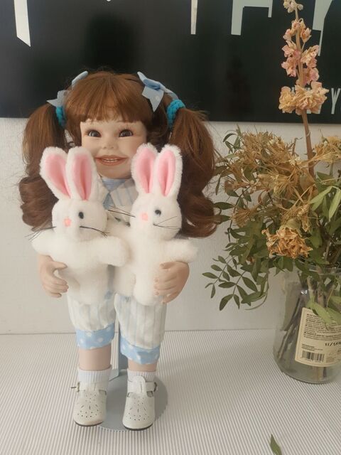 JULIE Poup�e de collection en porcelaine 50 Colombes (92)