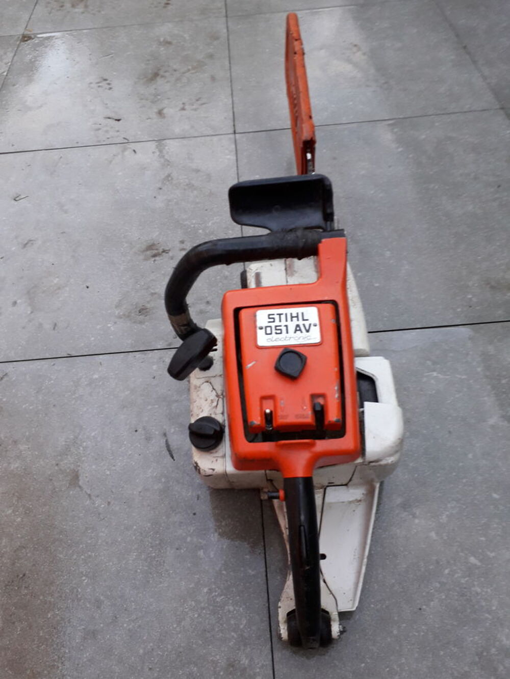 TRONCONNEUSE STIHL AV 051 . Bricolage
