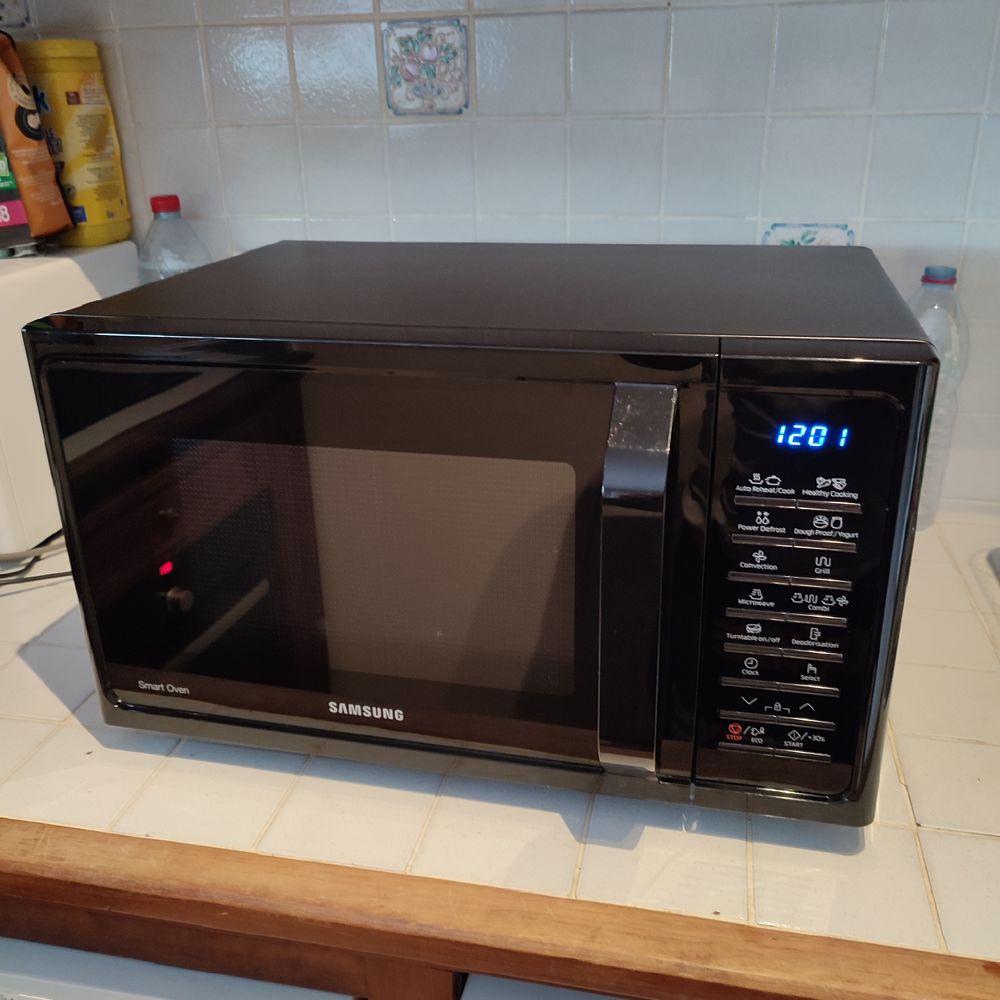 Micro-ondes Grille Samsung 28litre 900W Cuisine Electrom&eacute;nag Electroménager