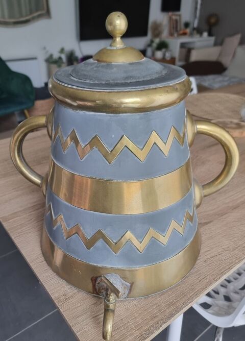 Distributeur de boisson ancien design ann�e 1950/1960 Taverny (95)