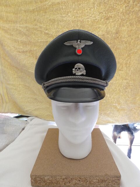 SCHIRMMTZE D'UN ( OBERSTURMBANNFHRER )  LT/ COLONEL.
6500 Saint-Jean-de-Thouars (79)
