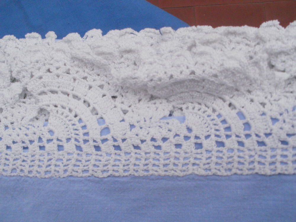 Drap bleu 2 places, rebord au crochet Décoration