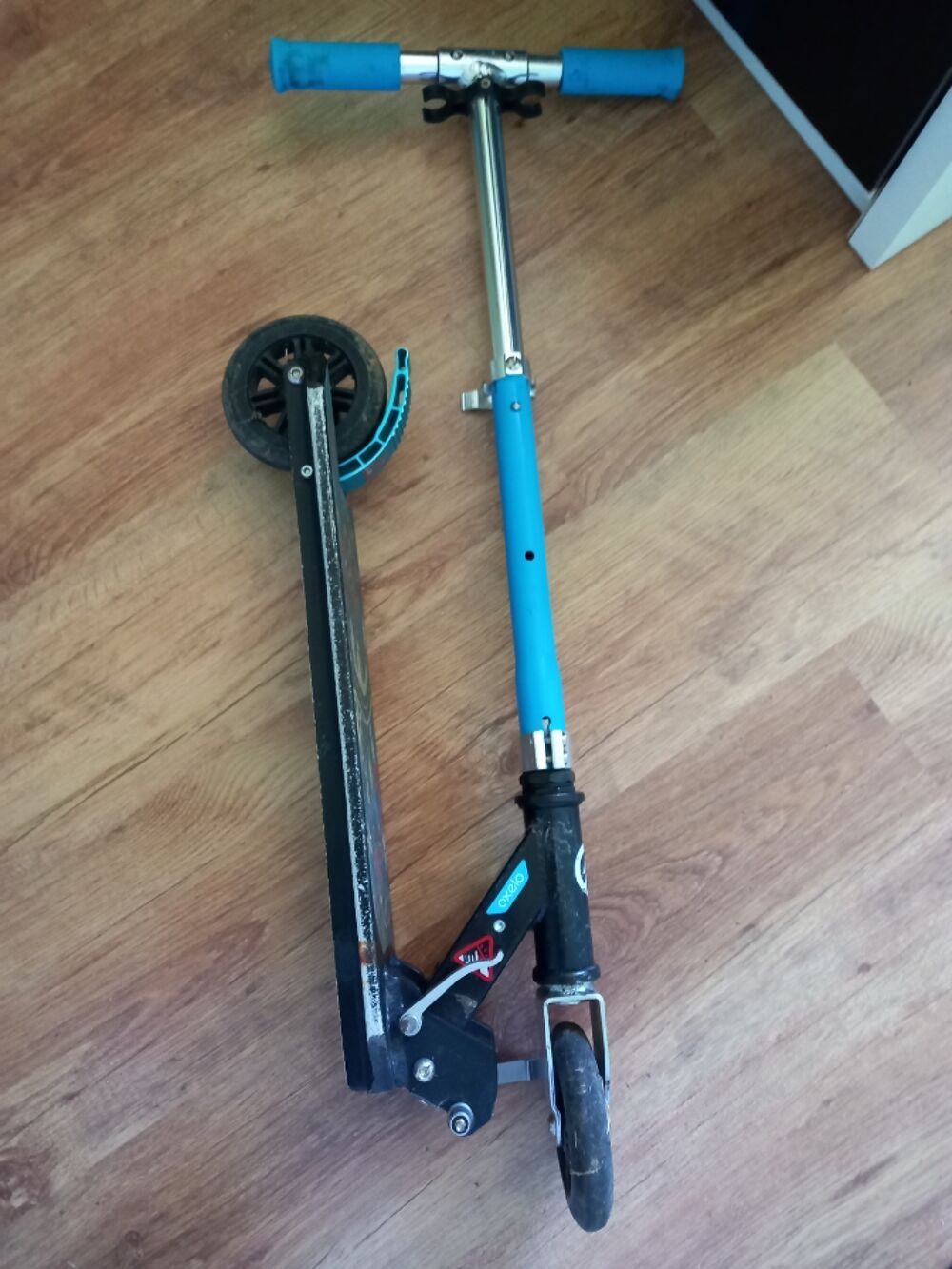 Trottinette bleue marque Oxelo Mid 1 taille 6 &agrave; 9 ans Jeux / jouets