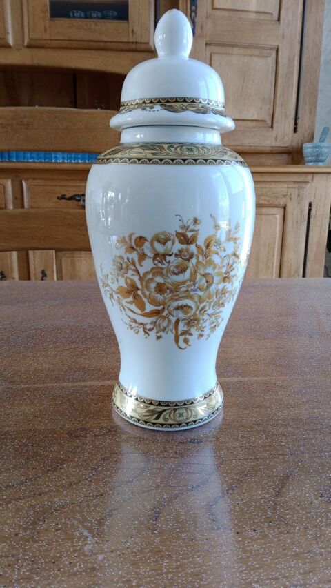 Vase avec couvercle en fa�ence 10 Montcy-Notre-Dame (08)