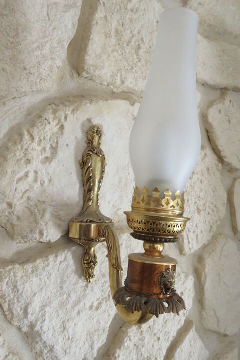 APPLIQUES MURALES ANCIENNES 70 Belley (01)