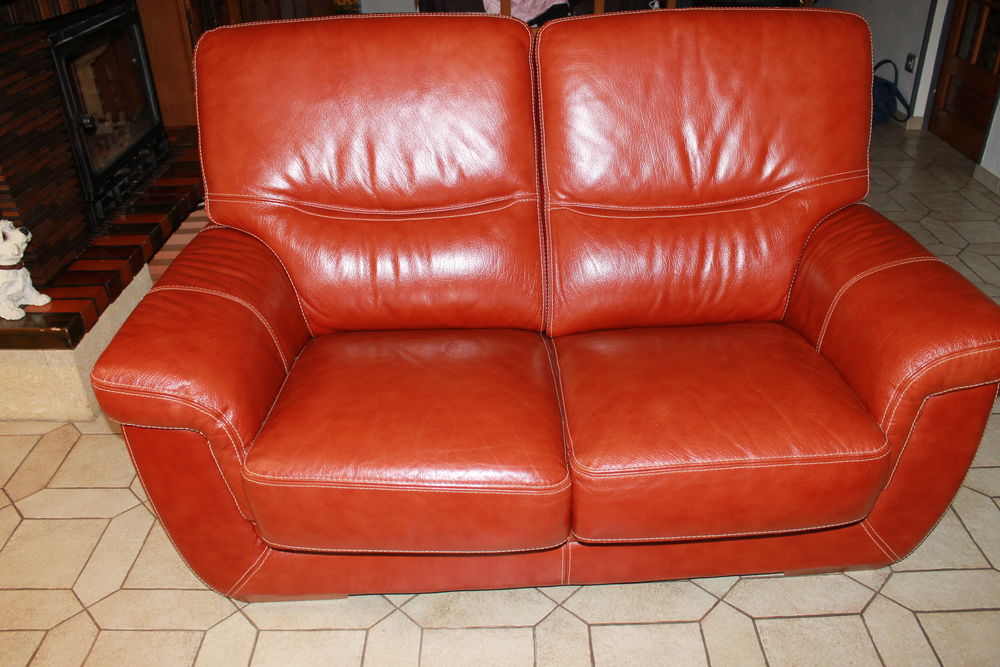 2 CANAPES CUIR BUFFLE ROUGE Meubles