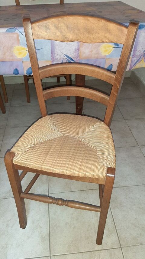 Lot de 8 chaises en hêtre massif teintées noyer 100 Saint-Yzan-de-Soudiac (33)