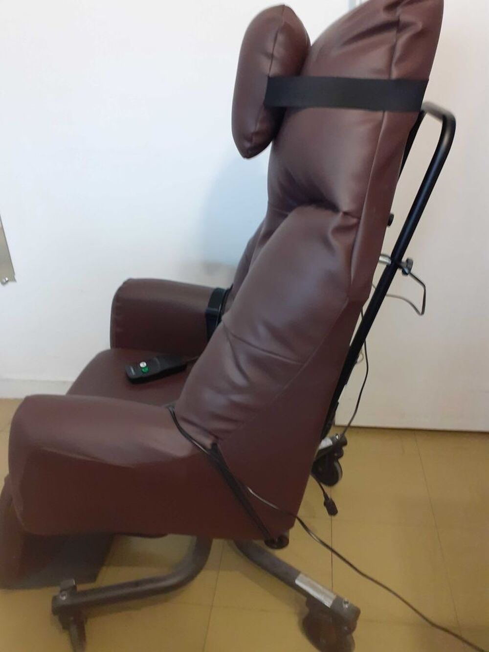 fauteuil neuf &eacute;lectrique sur roues Meubles