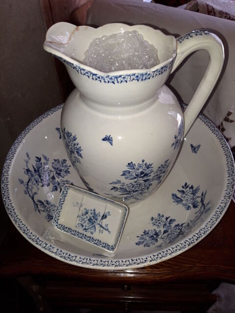 ENSEMBLE DE TOILETTE ancien en Faence 60 Bransles (77)