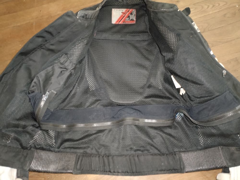 Blouson moto IXON (Taille L)
Vtements