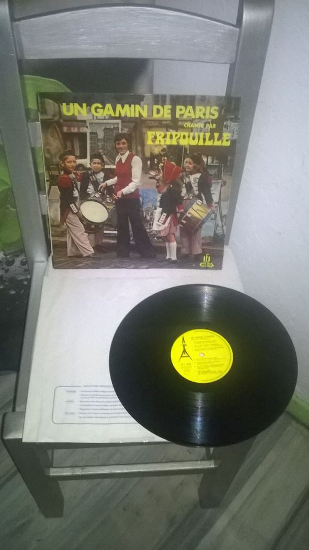 Vinyle Fripouille
Un Gamin De Paris
Excellent etat
Un Gam CD et vinyles