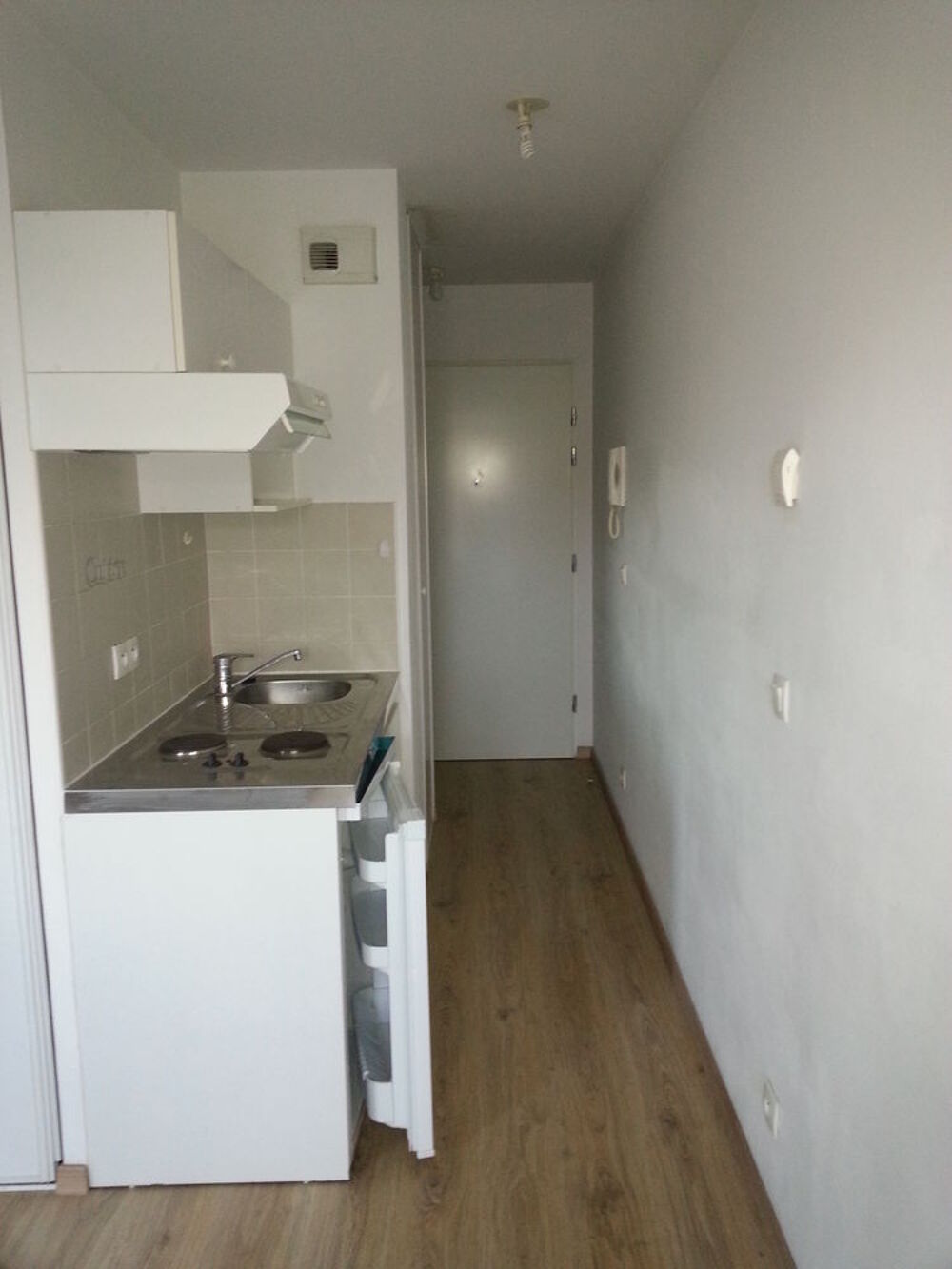 Location Appartement F1 avec parking en petite residence ST Michel EVREUX Évreux