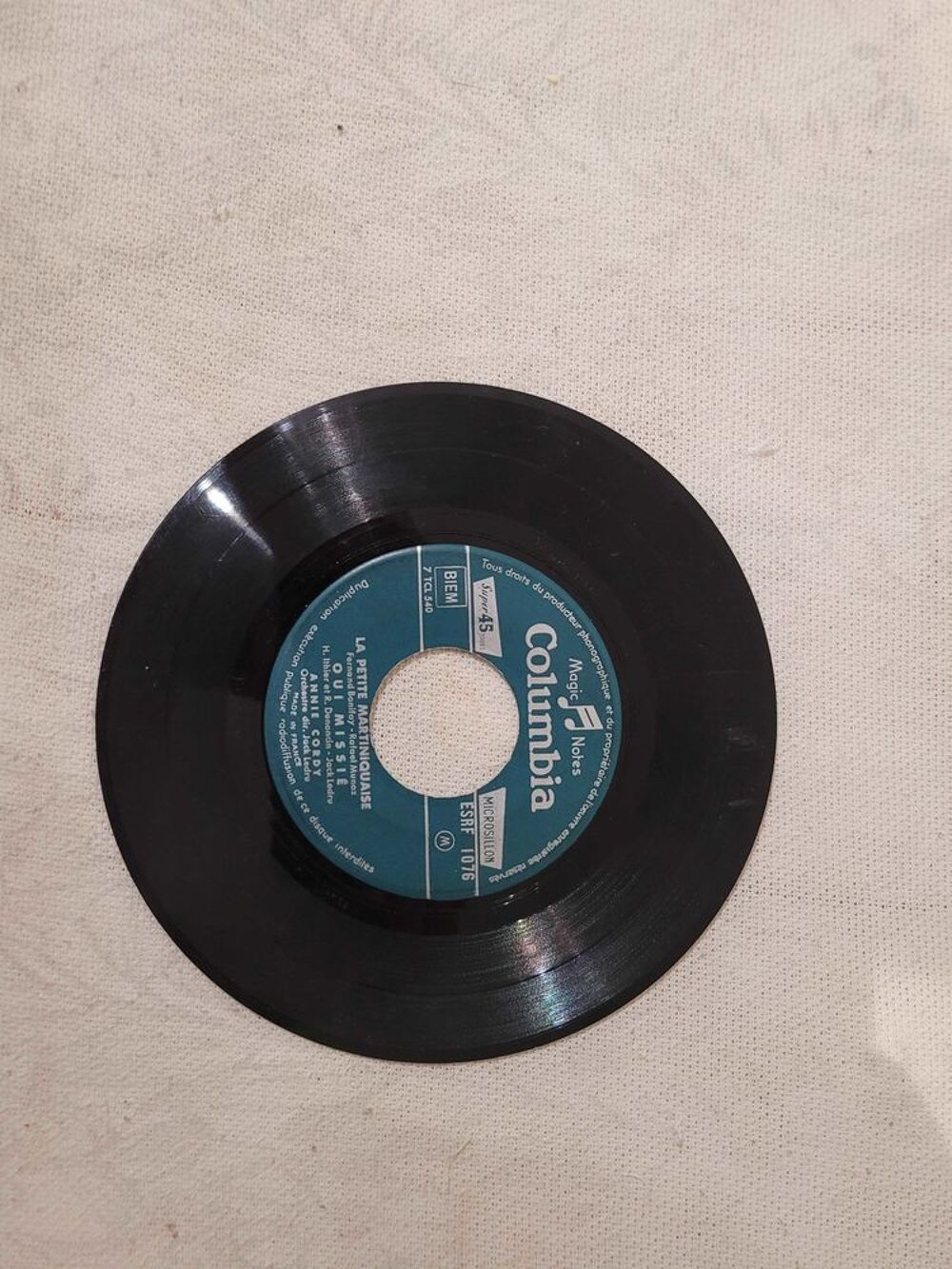 1 disque vinyl 45 tours CD et vinyles